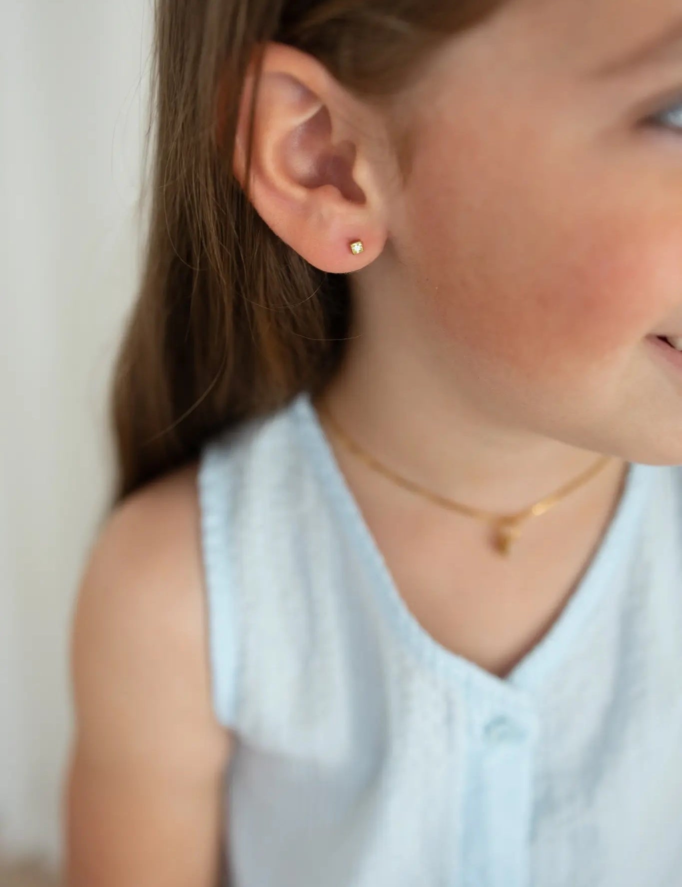 Mini bouton carré en titane – Or - Goldybijoux