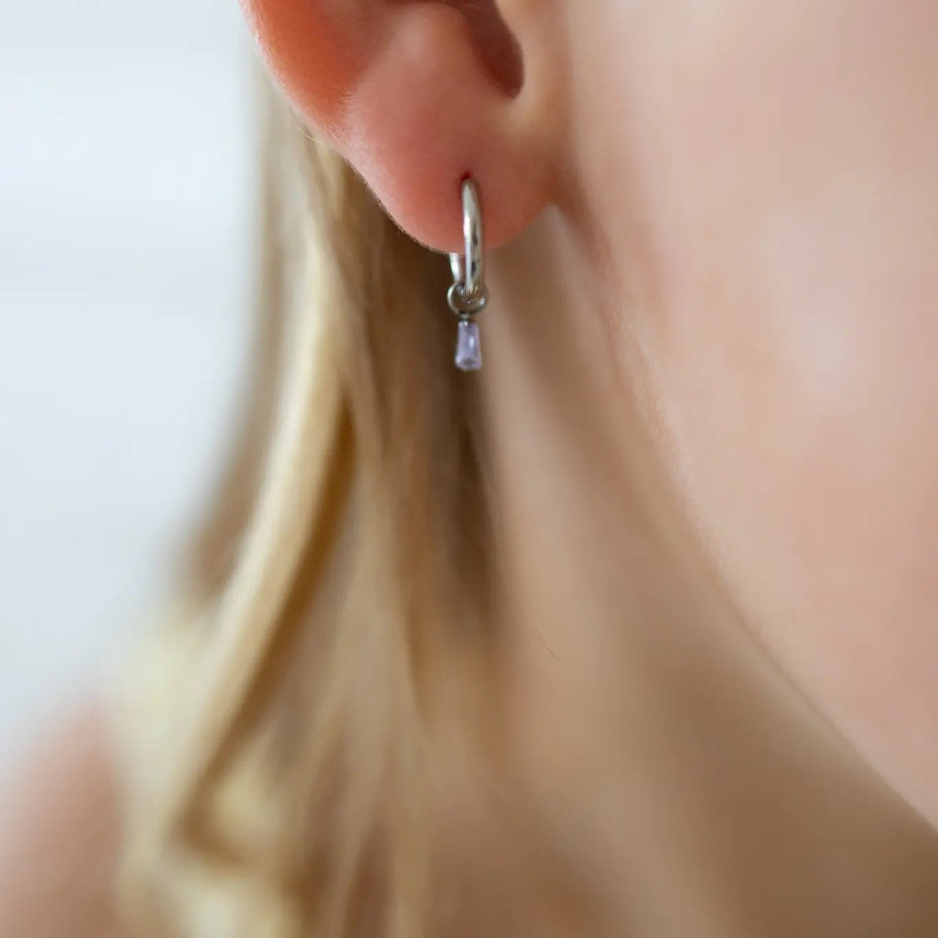 Mini Hoop Charm Baguette Brillante - Goldybijoux