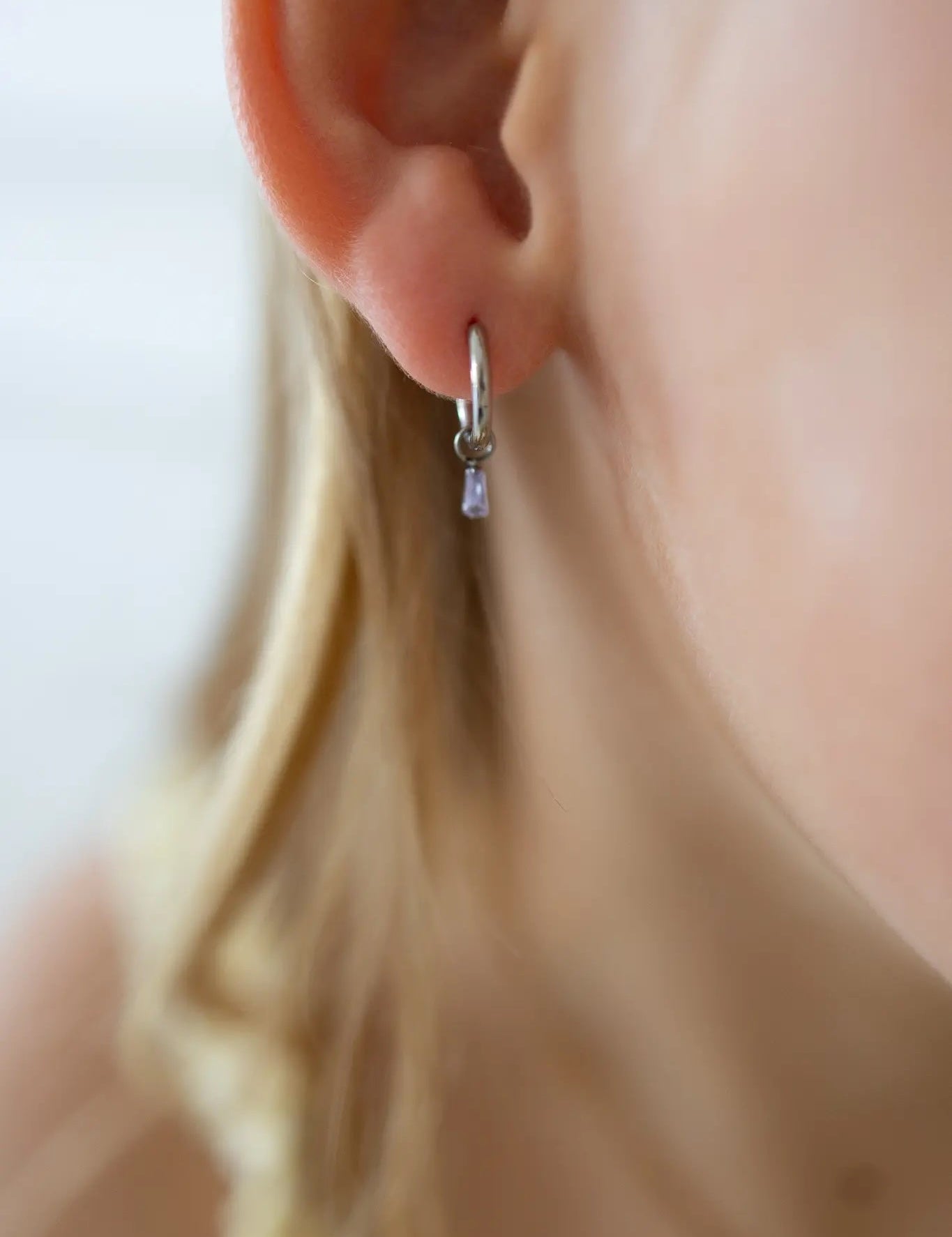 Mini Hoop Charm Baguette Brillante - Goldybijoux