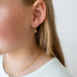 Mini Hoop Charm Fleur Brillante - Goldybijoux
